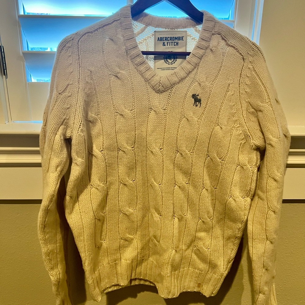 Men’s Abercrombie and Fitch cream cable knit sweater